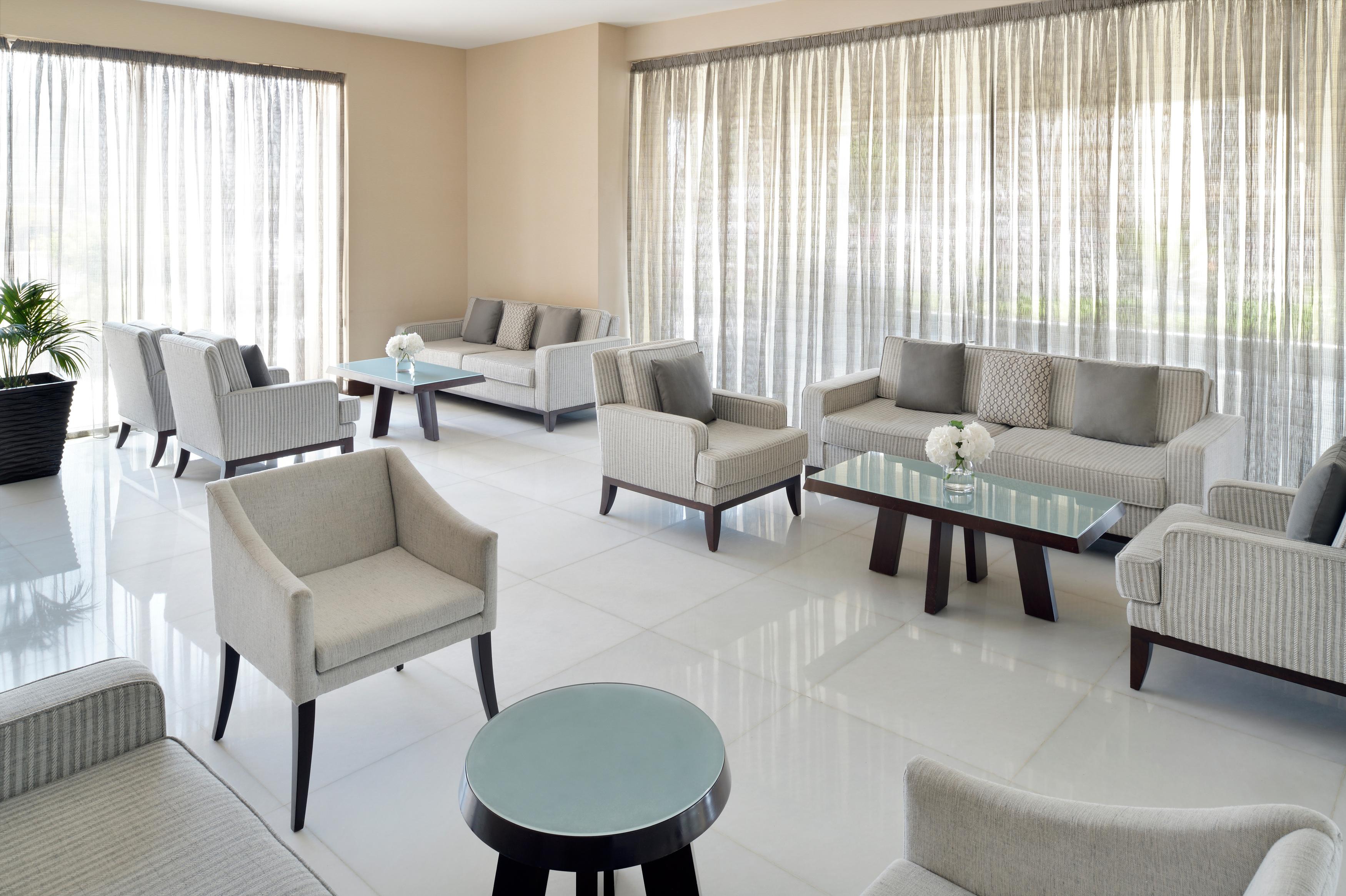 Апарт-отель Moevenpick Al Mamzar 5*